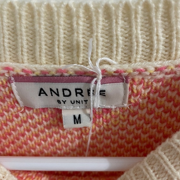 Pink and White Leopard Sweater Size M - Picture 2 of 2